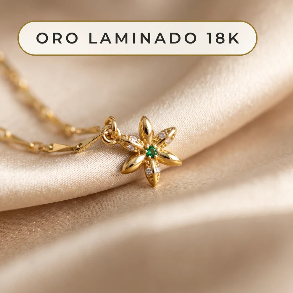 Dije estrella con circones y piedra verde en Oro laminado 18K