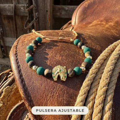 Pulsera ajustable de neopreno con cuentas verdes y camufladas y caballo en Oro Laminado 18K